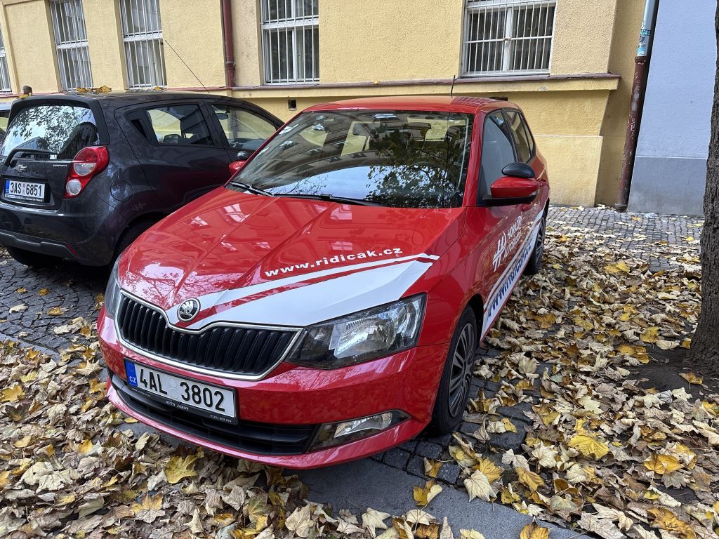 Cvičné vozidlo do autoškoly s pedály