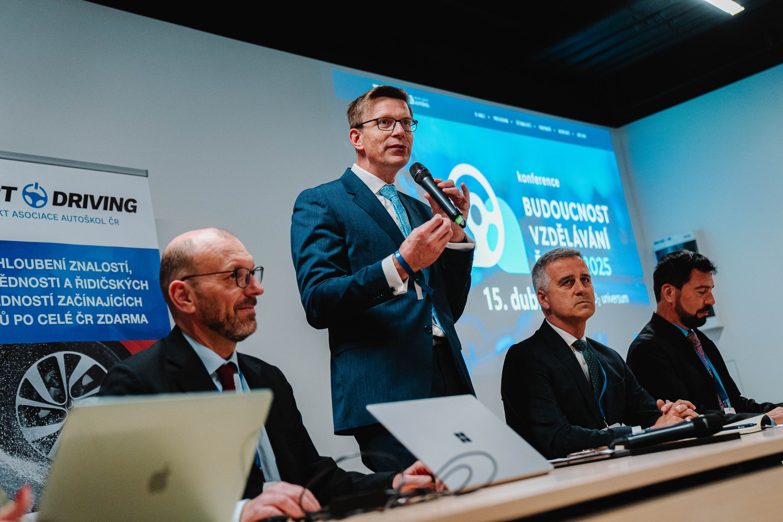 Informace z Ministerstva dopravy o zkouškách s tlumočníky